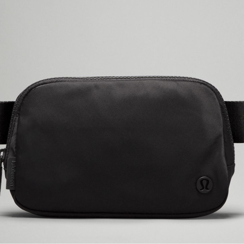 Lululemon black belt bag